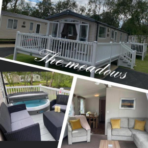 41 the meadows luxury hot tub holidays tattershall lakes